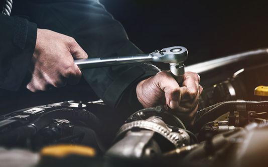 Mechaniker bei der Arbeit